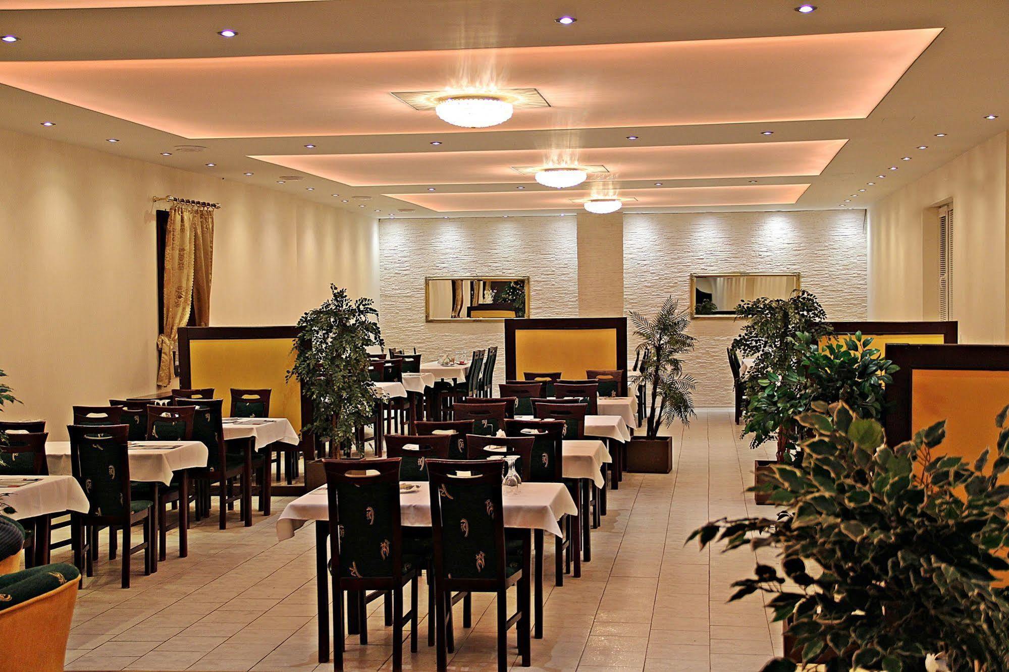 Hotel Zlate Caşonia Exterior foto